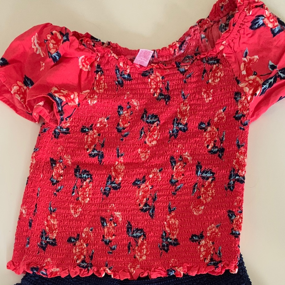 Outfit shirt and shorts